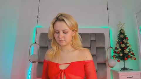 Snapshot of sara__williams chatting on 2, 12, 2024 Sara online show from 2, 12, 2024