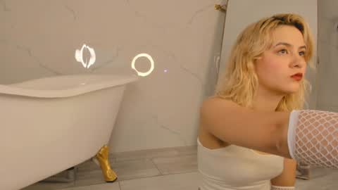 Snapshot of sara__williams chatting on 5, 12, 2024 Sara online show from 5, 12, 2024