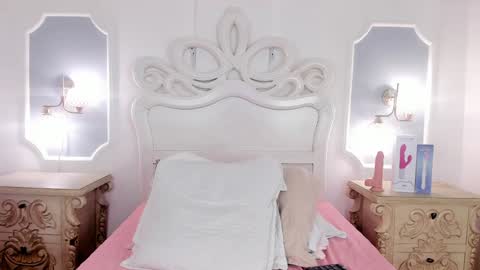 Snapshot of sara__williams chatting on 7, 1, 2025 Sara online show from 7, 1, 2025