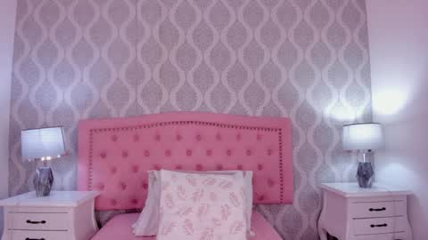 Snapshot of sara__williams chatting on 8, 1, 2025 Sara online show from 8, 1, 2025