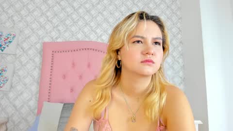 Snapshot of sara__williams chatting on 4, 2, 2025 Sara online show from 4, 2, 2025