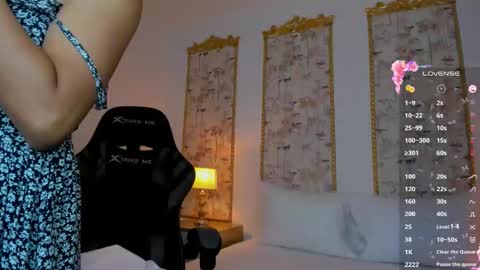 Snapshot of sara_castro24 chatting on 8, 9, 2025 Sara online show from 8, 9, 2025