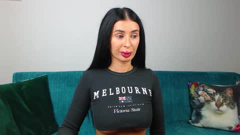 Snapshot of sara_daisy chatting on 29, 9, 2025 Im Sara I am happy to be here  online show from 29, 9, 2025