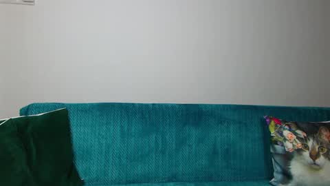 Im Sara I am happy to be here  online show from 21, 4, 2026