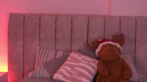 sara_lopee1 online show from 3, 12, 2025