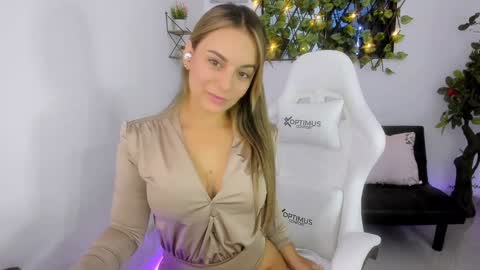 Snapshot of sara_lopez_28 chatting on 18, 1, 2025 Sara online show from 18, 1, 2025