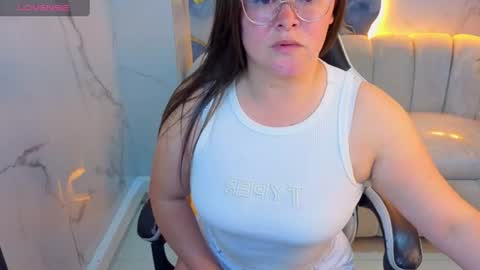 sara_love_tx online show from 4, 8, 2026