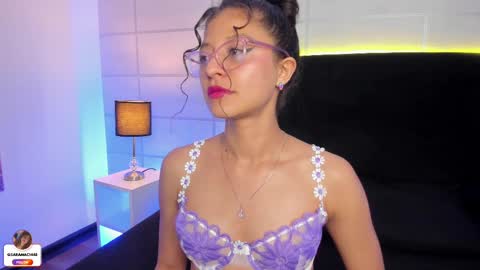 Snapshot of sara_mac_ chatting on 17, 9, 2025 Sara  online show from 17, 9, 2025