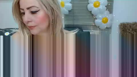 Snapshot of sara_naughtyw chatting on 6, 1, 2025 katiasupreme online show from 6, 1, 2025