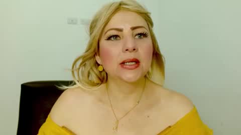 Snapshot of sara_naughtyw chatting on 19, 1, 2025 katiasupreme online show from 19, 1, 2025