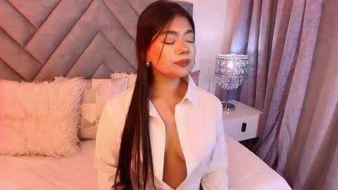 sara_owens7 online show from 16, 4, 2026