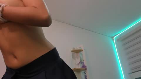 sara_red_x online show from 16, 5, 2026