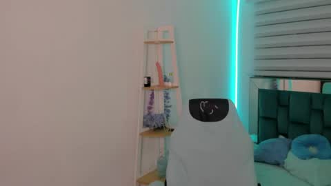 sara_red_x online show from 22, 5, 2026