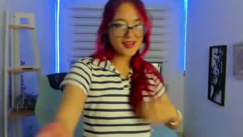 sara_red_x online show from 13, 6, 2026
