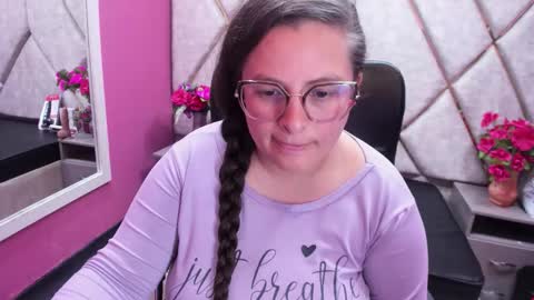 Snapshot of sara_thonson_ chatting on 2, 10, 2025 sara_thonson_ online show from 2, 10, 2025