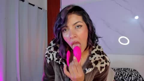 Snapshot of sara_zc chatting on 12, 1, 2026 sara_zc online show from 12, 1, 2026