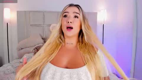 Snapshot of saraa_milleer chatting on 16, 10, 2025 Sara Miller online show from 16, 10, 2025