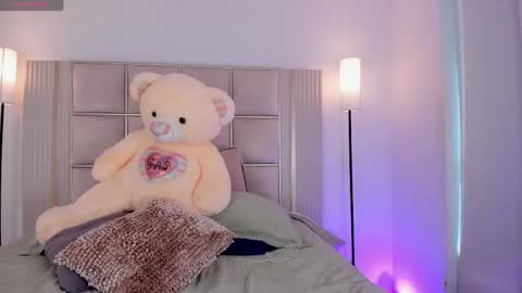 Snapshot of saraa_milleer chatting on 22, 4, 2026 Sara Miller online show from 22, 4, 2026