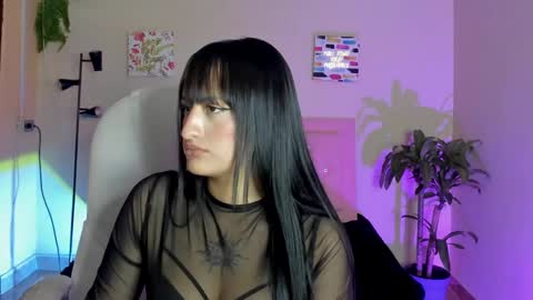 Sarah Ramirez online show from 6, 2, 2025