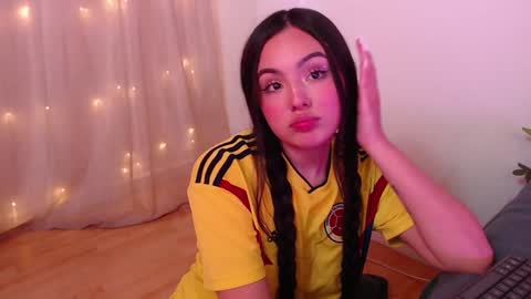 Snapshot of saraa_swett chatting on 4, 2, 2025 online show from 4, 2, 2025