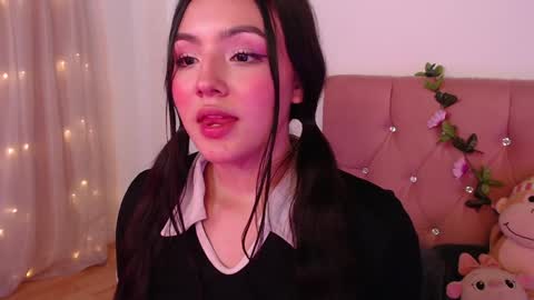 Snapshot of saraa_swett chatting on 5, 2, 2025 online show from 5, 2, 2025