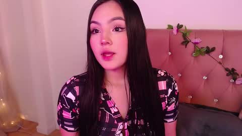 Snapshot of saraa_swett chatting on 10, 3, 2025 online show from 10, 3, 2025