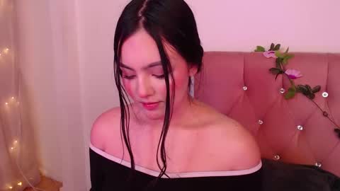 Snapshot of saraa_swett chatting on 12, 3, 2025 online show from 12, 3, 2025