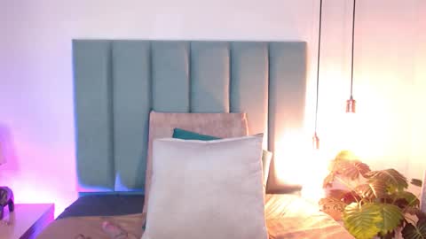 SaraBloom online show from 6, 2, 2025