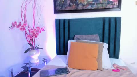SaraBloom online show from 15, 2, 2025