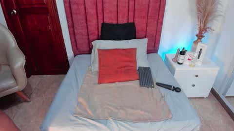 SaraBloom online show from 10, 9, 2025