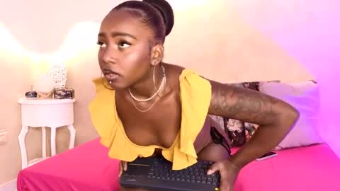 saraaguzman online show from 10, 10, 2025