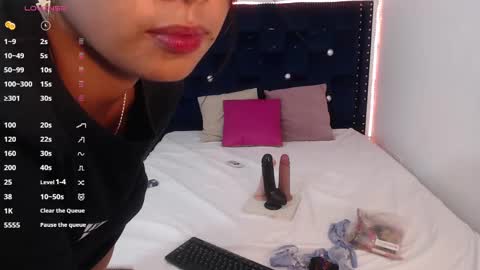 SARAHGIL online show from 29, 1, 2025