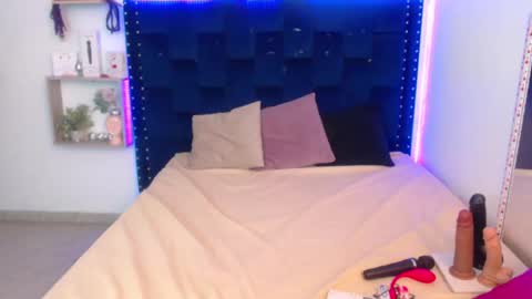 SARAHGIL online show from 2, 2, 2025