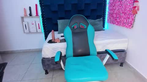 SARAHGIL online show from 25, 10, 2025