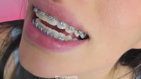 Snapshot of saraarchbould chatting on 28, 10, 2025 Sara online show from 28, 10, 2025