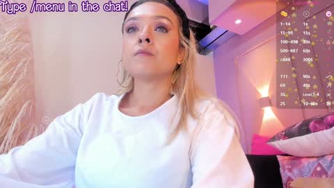 SaraAvila  online show from 22, 12, 2024