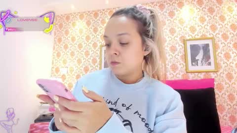 SaraAvila  online show from 30, 11, 2025