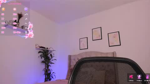 Snapshot of sarabennet_ chatting on 28, 2, 2025 Sara online show from 28, 2, 2025