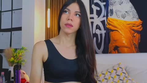 Snapshot of saracutie_ chatting on 5, 5, 2026 Sara online show from 5, 5, 2026