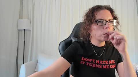 Snapshot of saradesirexo chatting on 5, 3, 2026 Sara Desire online show from 5, 3, 2026