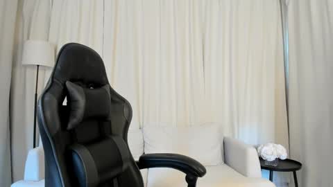 Snapshot of saradesirexo chatting on 30, 3, 2026 Sara Desire online show from 30, 3, 2026