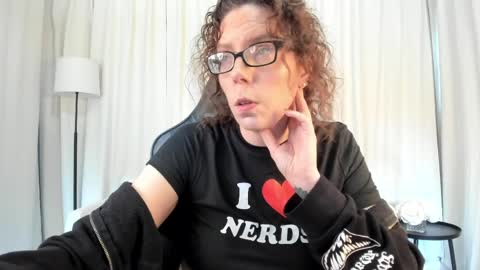 Snapshot of saradesirexo chatting on 2, 4, 2026 Sara Desire online show from 2, 4, 2026