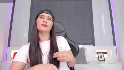 Snapshot of saragomez_1 chatting on 19, 2, 2025 Sara Gomez online show from 19, 2, 2025