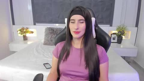 Snapshot of saragomez_1 chatting on 13, 11, 2025 Sara Gomez online show from 13, 11, 2025