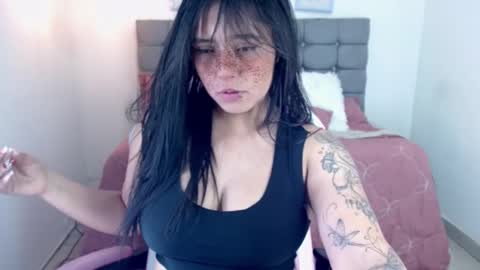 Snapshot of sarah__moon1 chatting on 15, 10, 2025 Sarah Moon online show from 15, 10, 2025