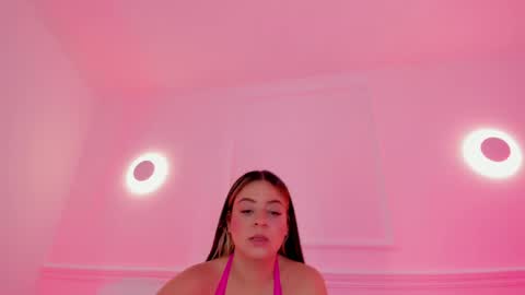 Snapshot of sarah_bonneth chatting on 5, 5, 2026 Sarah Bonneth online show from 5, 5, 2026
