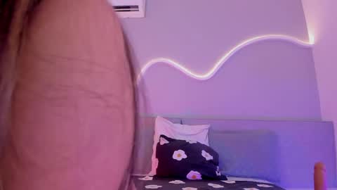 Snapshot of sarah_bonneth chatting on 13, 5, 2026 Sarah Bonneth online show from 13, 5, 2026