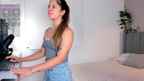 sarah_rayy online show from 24, 1, 2025