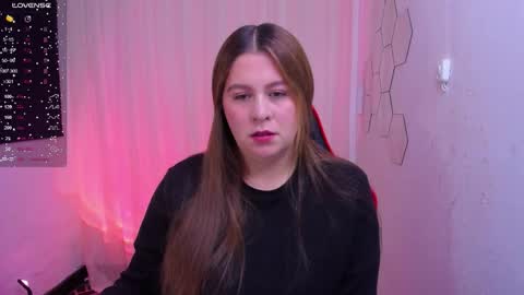 Snapshot of sarah_t_ chatting on 3, 3, 2026 Sarah online show from 3, 3, 2026