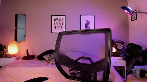   online show from 19, 12, 2024